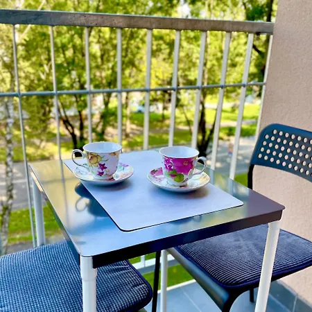 Side Apartment *