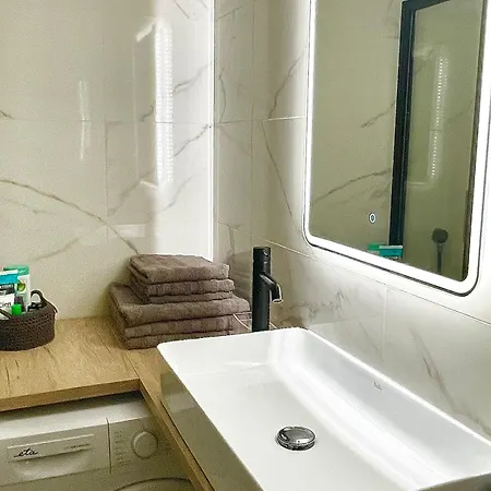 Side Apartment